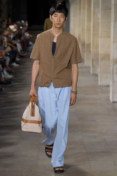 Look 35